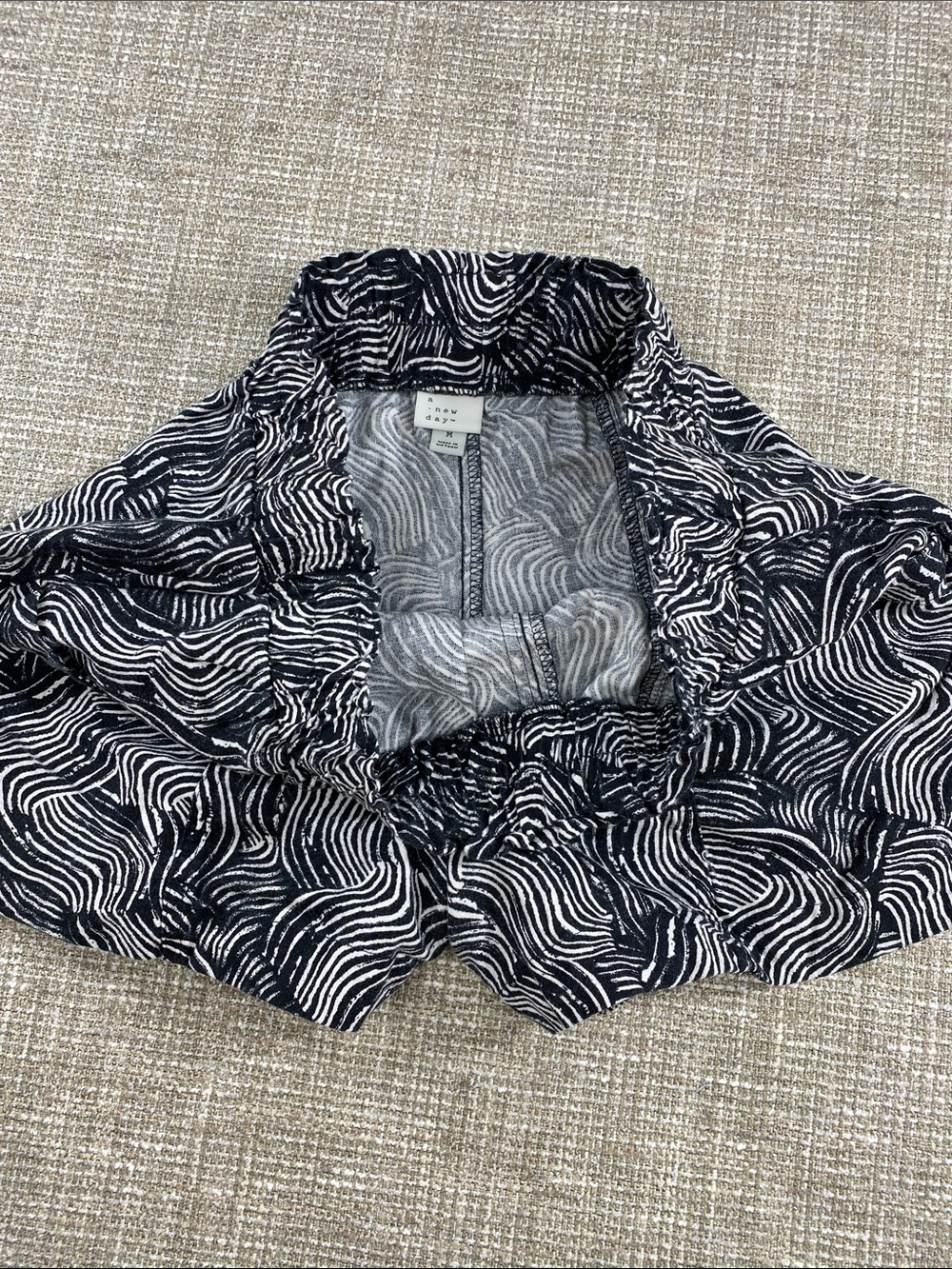 a new day black and White Wave Print Elastic Waist Athletic Shorts - Picture 7 of 13